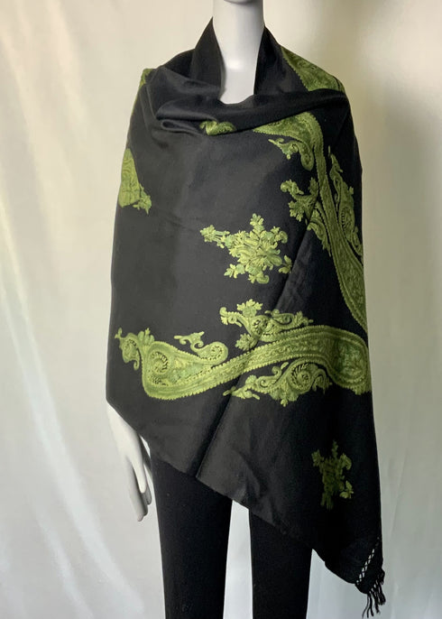 Hand Embroidered Aari with Large Paisley